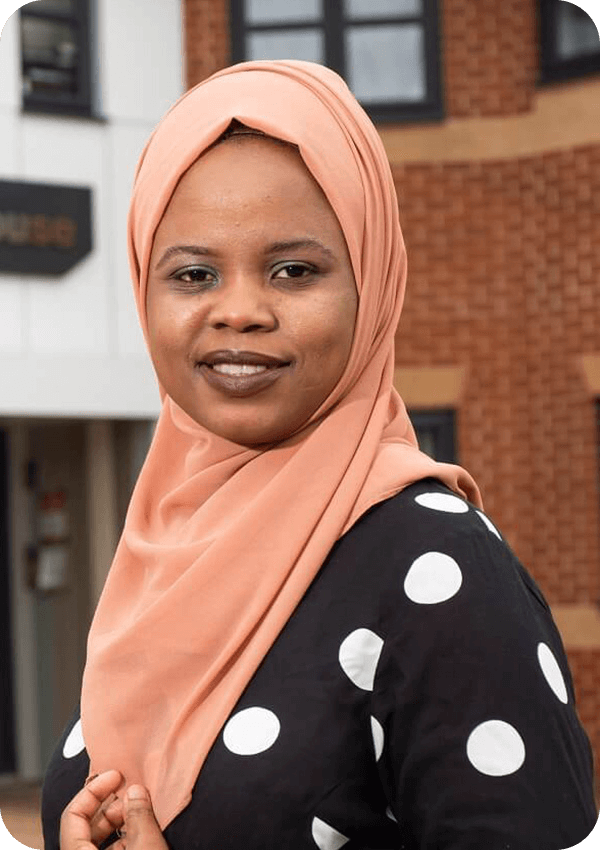 A lady wearing a headscarf